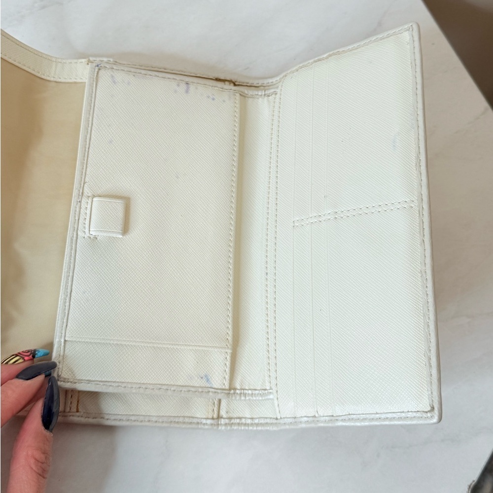 🔥Coach Tan and White Women's Clutch🔥 - Picture 5 of 6